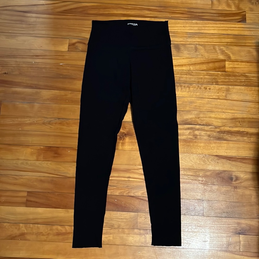 Aritzia Healthcare Hero leggings